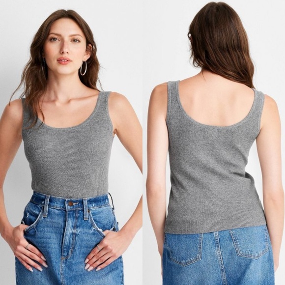 a new day Tops - 💥a new day Scoop Neck Sweater Tank Top